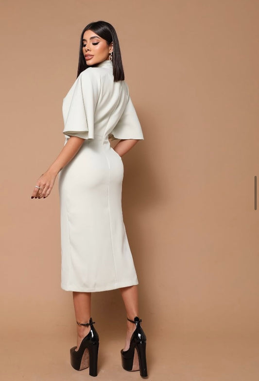 Vestido Longuete Gola Alta Manga Evasê Fenda Alfaiataria