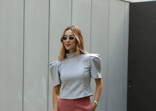 cropped gola alta manga bufante